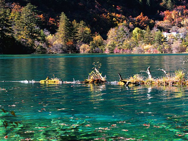 Jiuzhai Valley National Park (Jiuzhaigou) Jiuzhai Valley National Park (Jiuzhaigou)